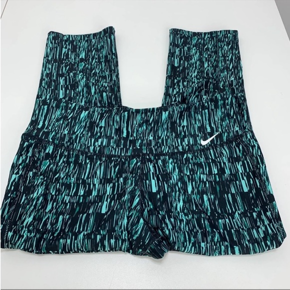 Nike medium work out capris - Picture 2 of 6